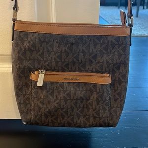 Brown/ Camel Michael Kors Crossbody!